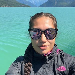 Meet your Posher, Alexis